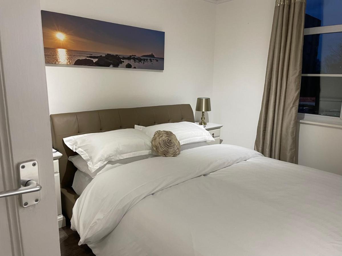 Bright And Spacious 2 Bedroom Apartment Sutton  Exterior photo